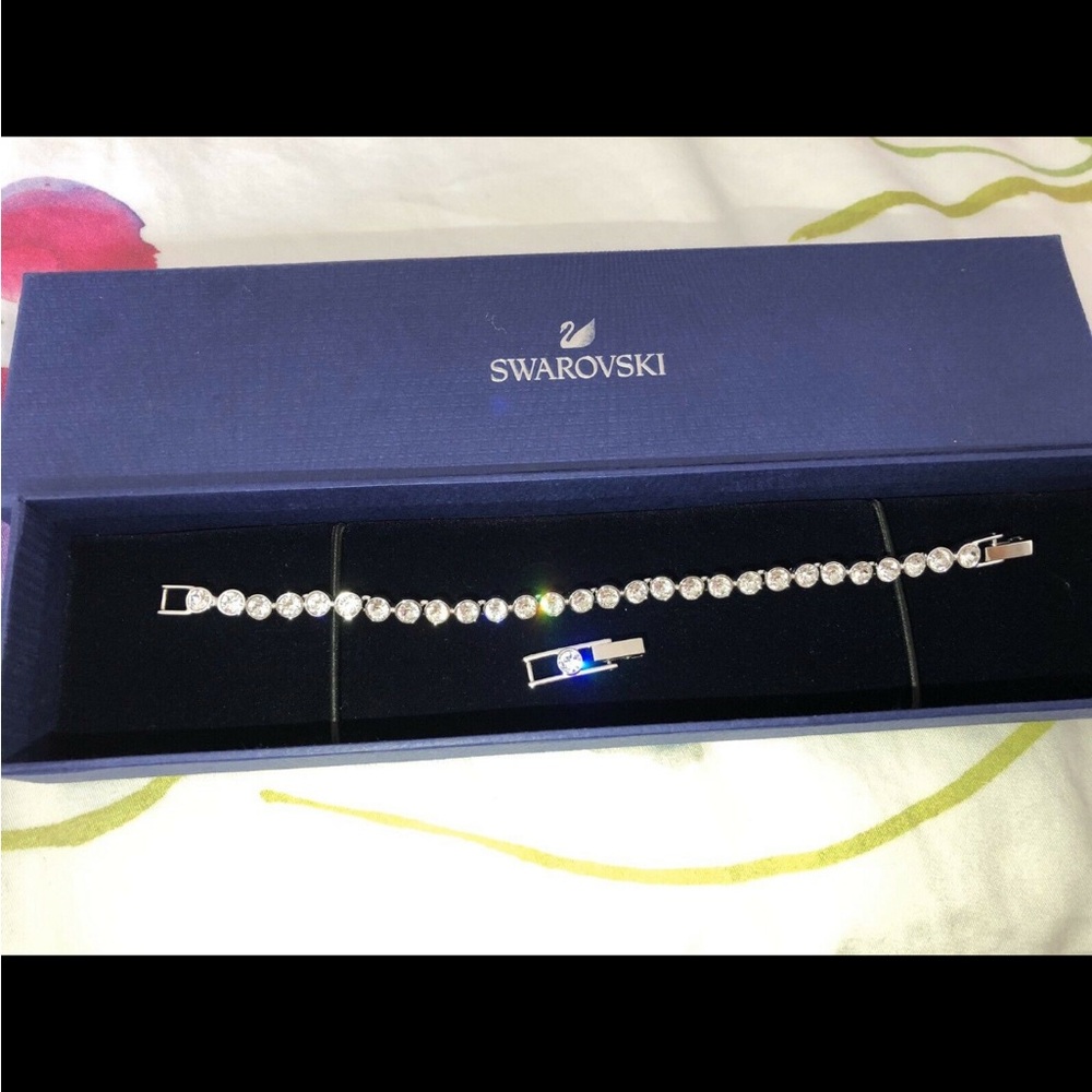 **NEW**Swarovski Silver Crystal tennis Bracelet